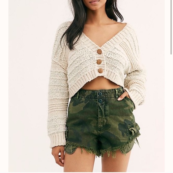 NWT FREE PEOPLE Cutoff Camo Shorts SZ 2 - Picture 3 of 7